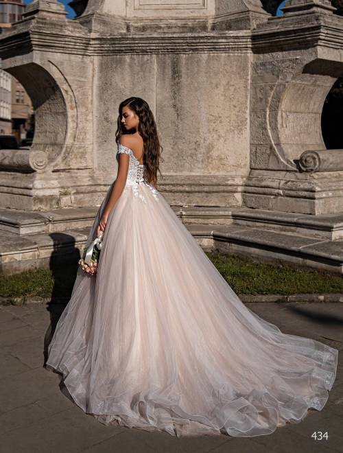 https://www.sposa-lia.com/images/stories/virtuemart/product/434       (4)84.jpg